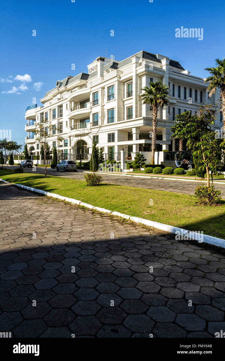 Edificio nel quartiere benestante di quelle di Jureré Internacional. Florianopolis, Santa Catarina, Brasile. Foto Stock