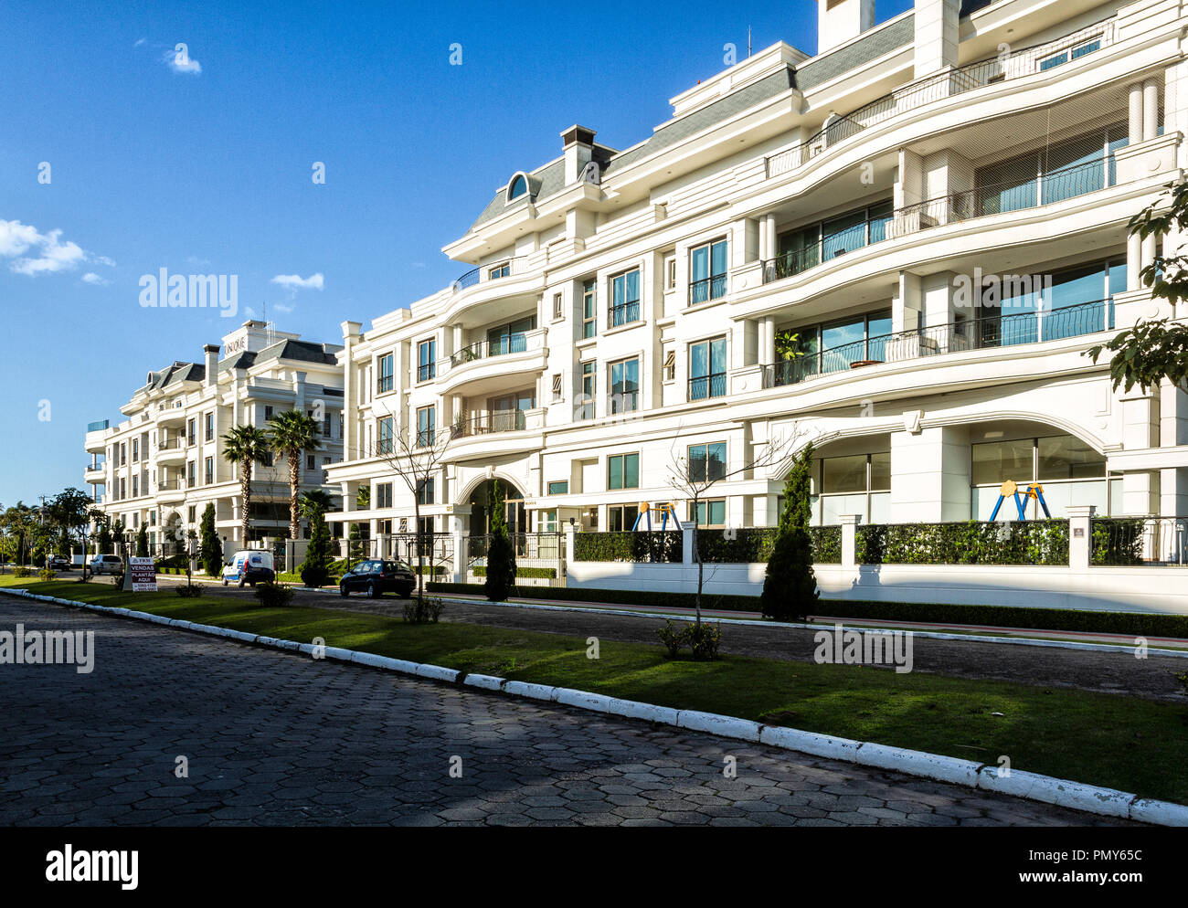 Edificio nel quartiere benestante di quelle di Jureré Internacional. Florianopolis, Santa Catarina, Brasile. Foto Stock