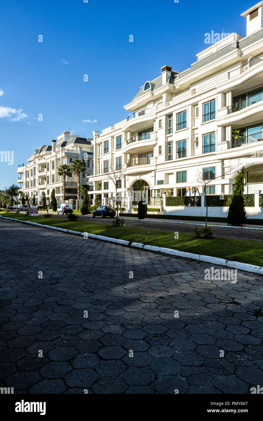 Edificio nel quartiere benestante di quelle di Jureré Internacional. Florianopolis, Santa Catarina, Brasile. Foto Stock