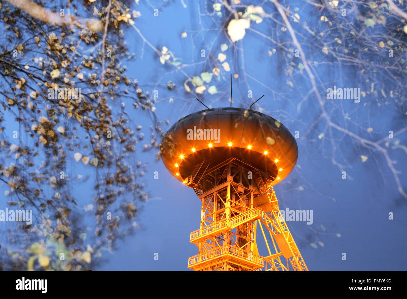 Il 'Colani uovo' è la futuristica riprogettazione di una torre di avvolgimento dell'ex miniera di carbone Ministro Achenbach in Lünen-Brambauer. Il design è venuto dal famoso designer Luigi Colani. Foto Stock