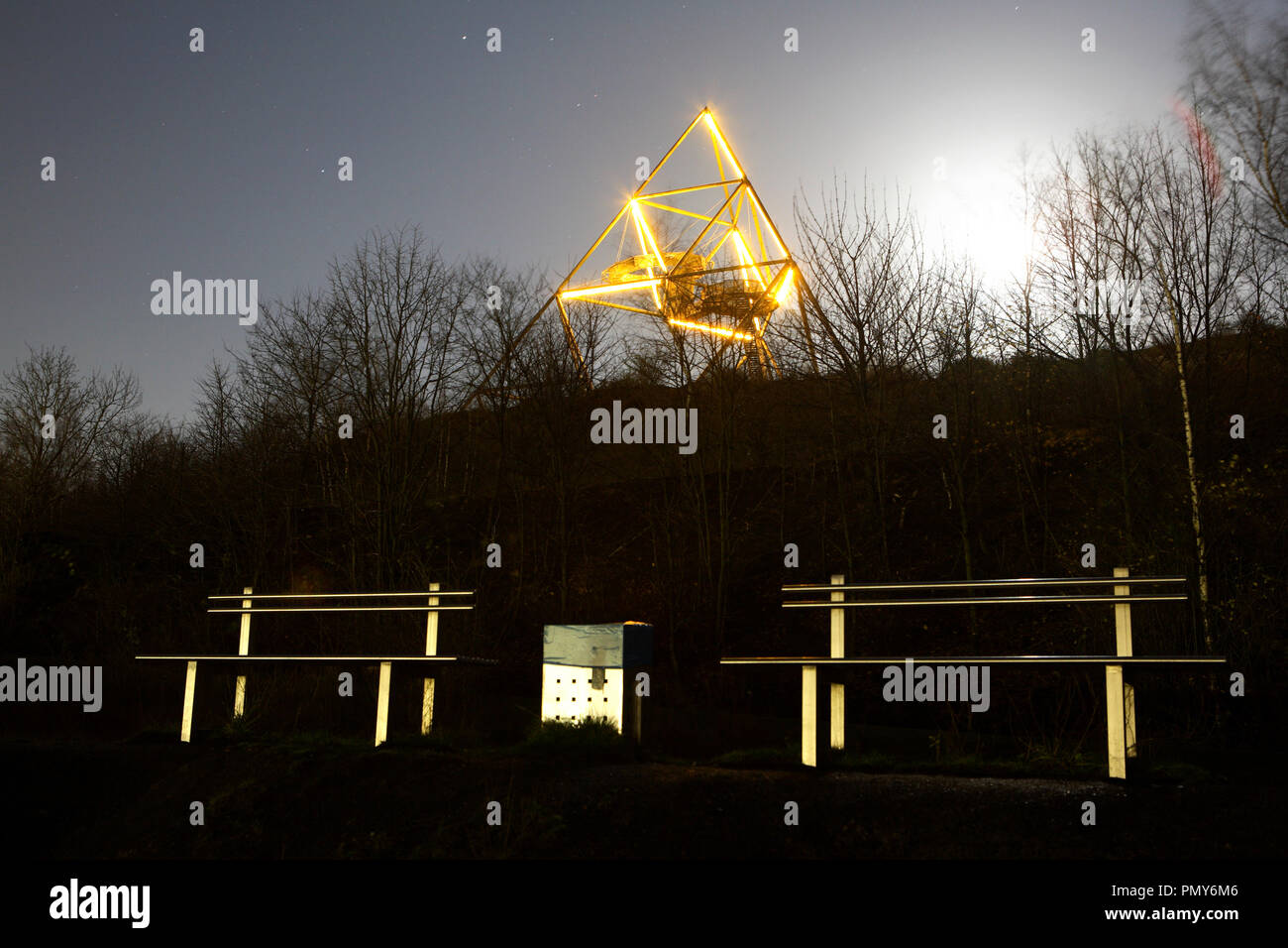 Tetrahedron, la piramide mistica di un tubolare di acciaio. Il mucchio di ex prosperare colliery di Bottrop, architetto Wolfgang Cristo progettato il punto di riferimento come un punto di osservazione. Foto Stock