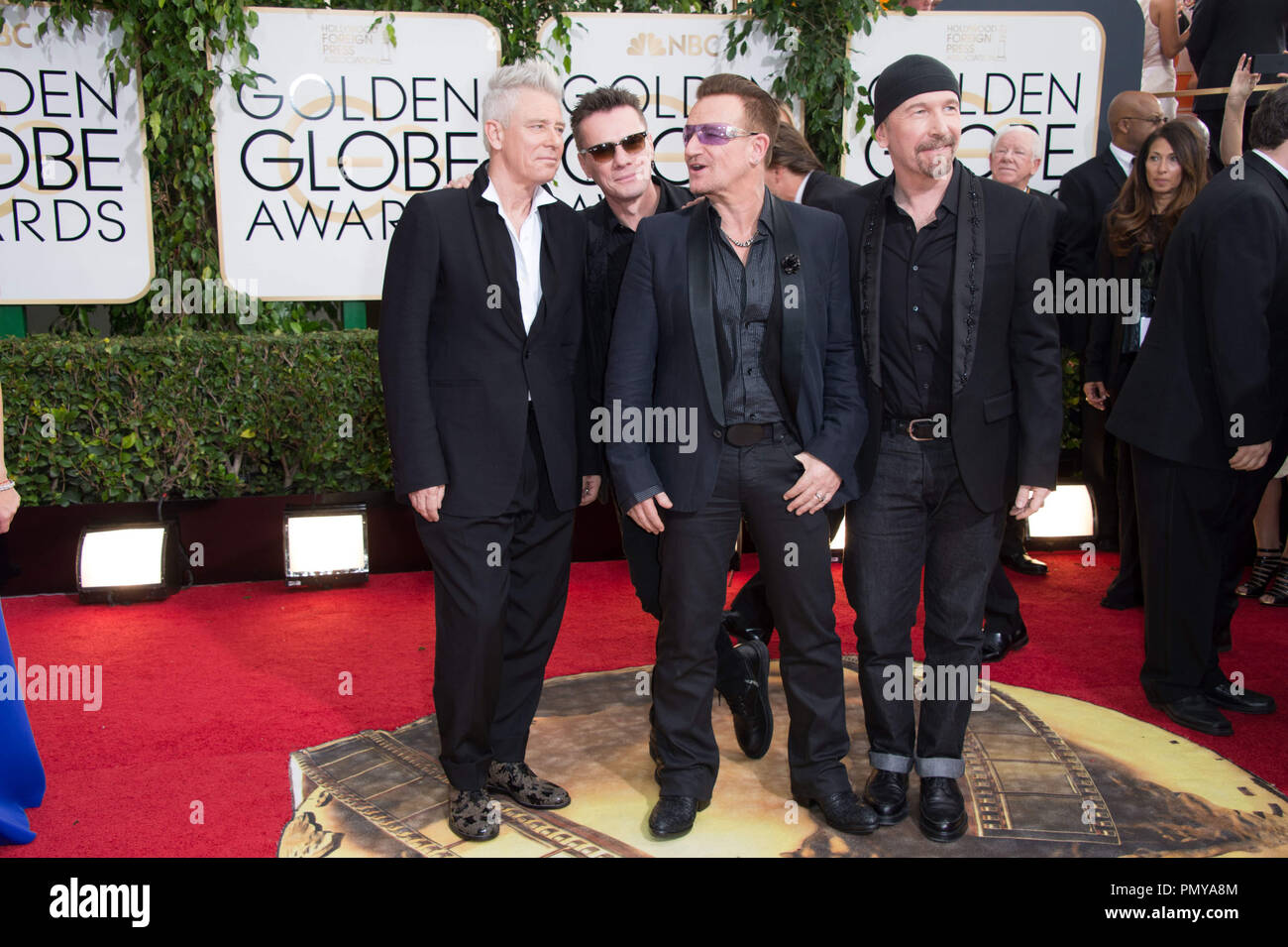 Nominato per la migliore canzone originale - Motion Picture per "normali" amore per Mandela: una camminata lunga alla libertà - Bono, il bordo, Adam Clayton, Larry Mullen, Jr., e Brian Burton frequentare la settantunesima Annuale di Golden Globe Awards presso il Beverly Hilton di Beverly Hills, CA domenica 12 gennaio, 2014. Riferimento al file # 32222 090CCR per solo uso editoriale - Tutti i diritti riservati Foto Stock