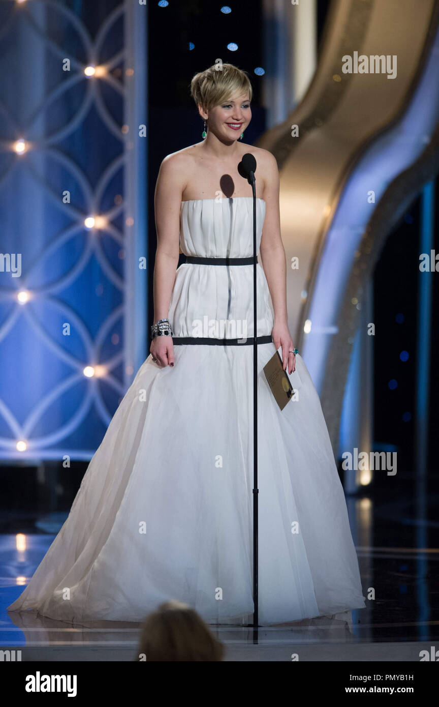 Presentatrice Jennifer Lawrence sul palco durante la settantunesima Annuale di Golden Globe Awards presso il Beverly Hilton di Beverly Hills, CA domenica 12 gennaio, 2014. Riferimento al file # 32222 533 CCR per solo uso editoriale - Tutti i diritti riservati Foto Stock