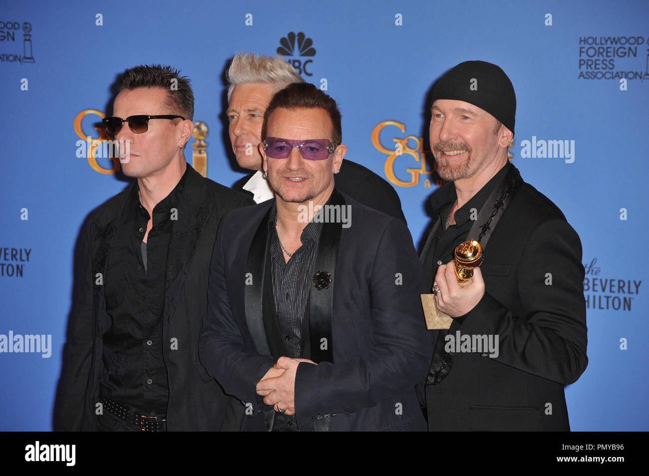 U2 con Bono & il bordo al 2014 Golden Globes presso il Beverly Hilton Hotel. Foto di CCR / PictureLux Riferimento File # 32222 705JRCPS per solo uso editoriale - Tutti i diritti riservati Foto Stock