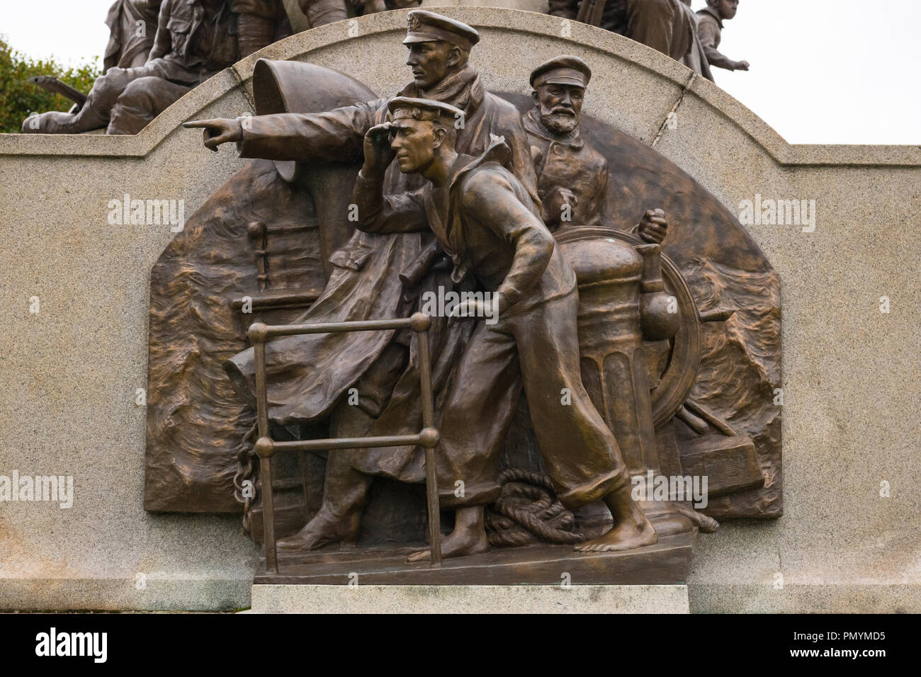 Liverpool Wirral Port Sunlight Village WWI WWII prima seconda guerra mondiale monumento memoriale di guerra personale morì ucciso sacrificato la vita marina in bronzo Foto Stock