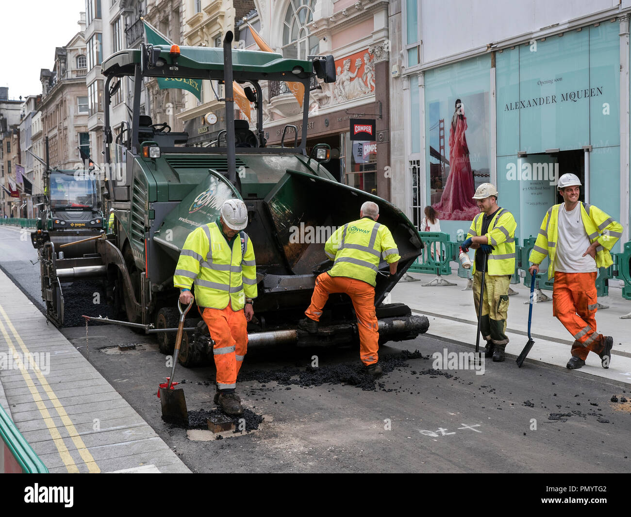 Resurfacing Old Bond street London Regno Unito Foto Stock