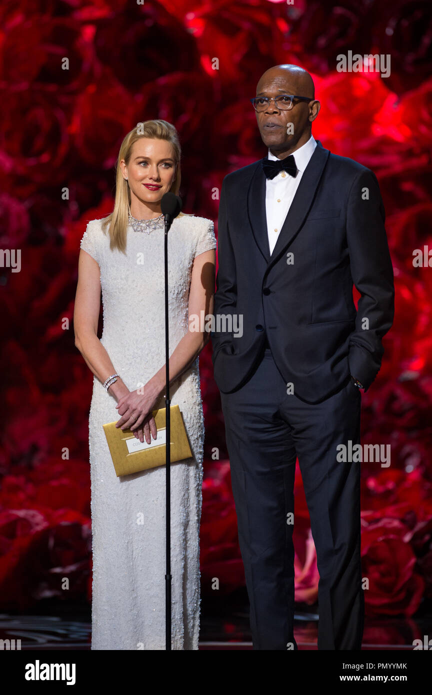 Naomi Watts e Samuel L. Jackson presente sul palco durante il live ABC teletrasmesso del 86º Oscar® al Dolby® Theatre il 2 marzo 2014 a Hollywood, CA. Riferimento al file # 32268 559 per solo uso editoriale - Tutti i diritti riservati Foto Stock