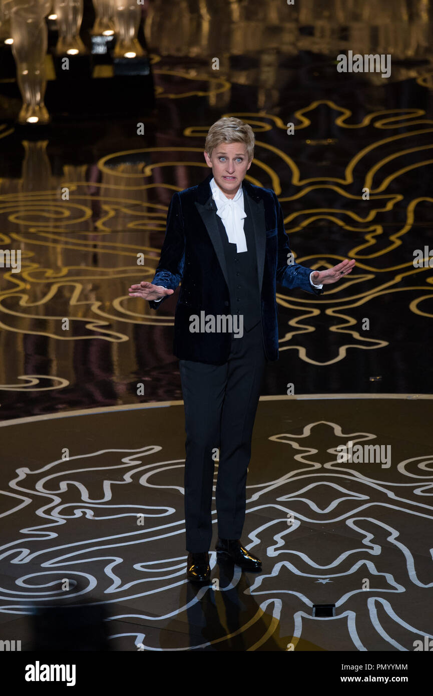 Host Ellen Degeneres sul palco durante il live ABC teletrasmesso del 86º Oscar® al Dolby® Theatre il 2 marzo 2014 a Hollywood, CA. Riferimento al file # 32268 560 per solo uso editoriale - Tutti i diritti riservati Foto Stock