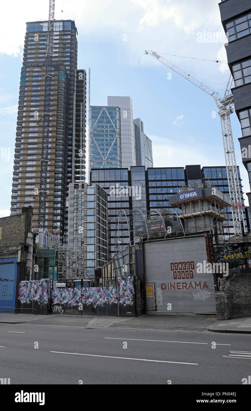 Vista della Torre Principale zona residenziale alto edificio di appartamenti da Great Eastern Road a Londra E1 UK KATHY DEWITT Foto Stock