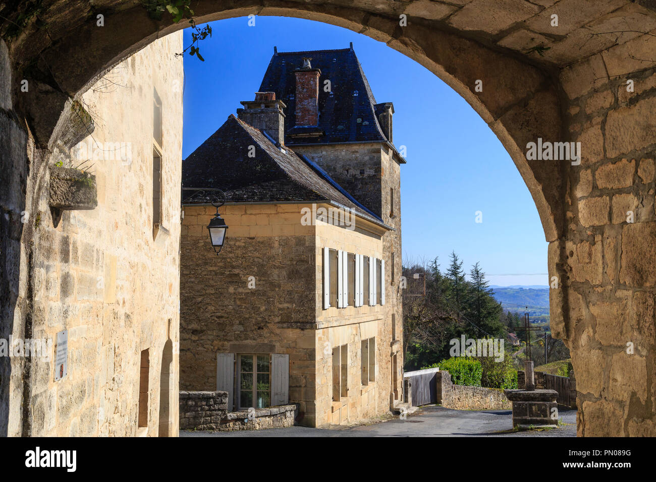 Francia, Correze, Saint Robert, etichettati Les Plus Beaux Villages de France (i più bei villaggi di Francia), strada del villaggio e Seguin Ho Foto Stock