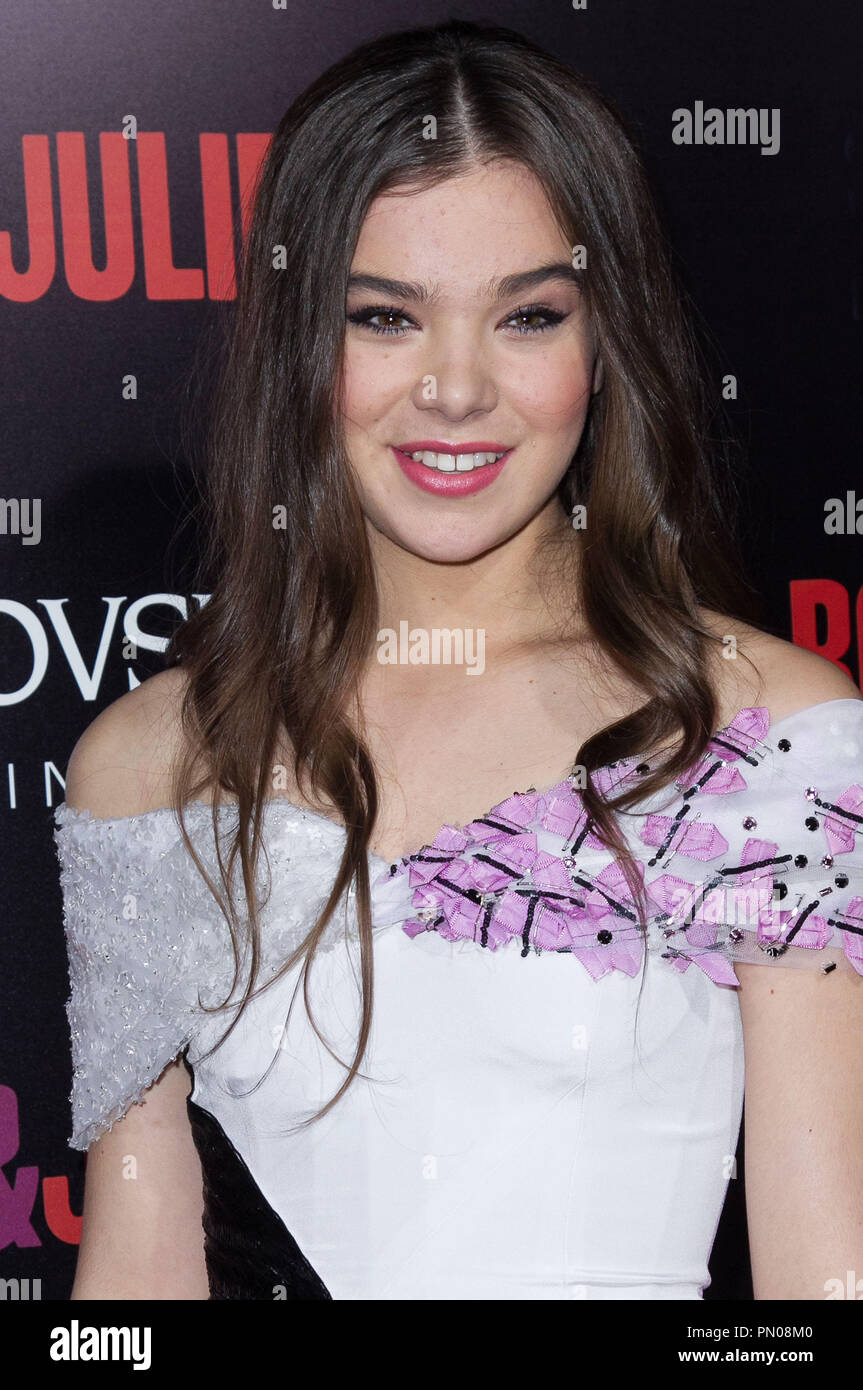 Hailee Steinfeld in "Romeo e Giulietta" Los Angeles Premiere detenute al ArcLight Hollywood in Hollywood, CA. La manifestazione ha avuto luogo martedì, settembre 24, 2013. Foto di PRPP PRPP / PictureLux Riferimento File # 32131 001PRPP per solo uso editoriale - Tutti i diritti riservati Foto Stock
