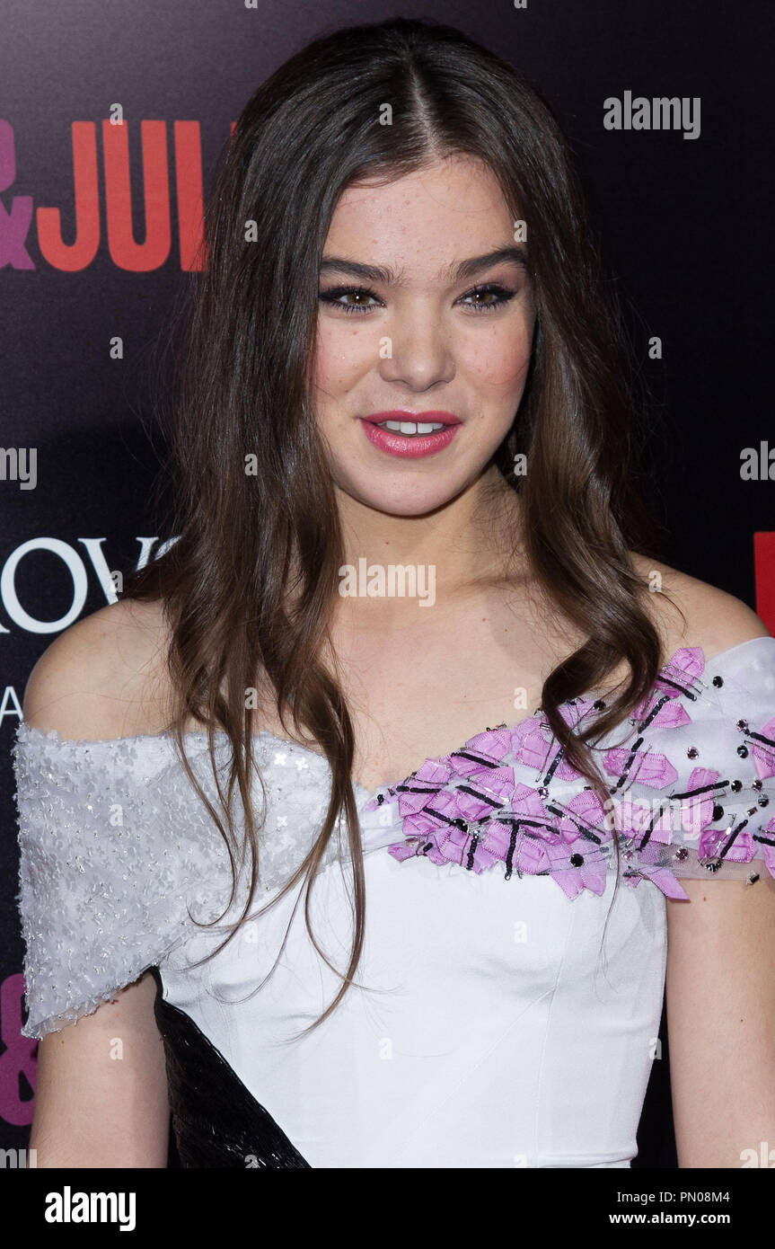 Hailee Steinfeld in "Romeo e Giulietta" Los Angeles Premiere detenute al ArcLight Hollywood in Hollywood, CA. La manifestazione ha avuto luogo martedì, settembre 24, 2013. Foto di PRPP PRPP / PictureLux Riferimento File # 32131 002PRPP per solo uso editoriale - Tutti i diritti riservati Foto Stock