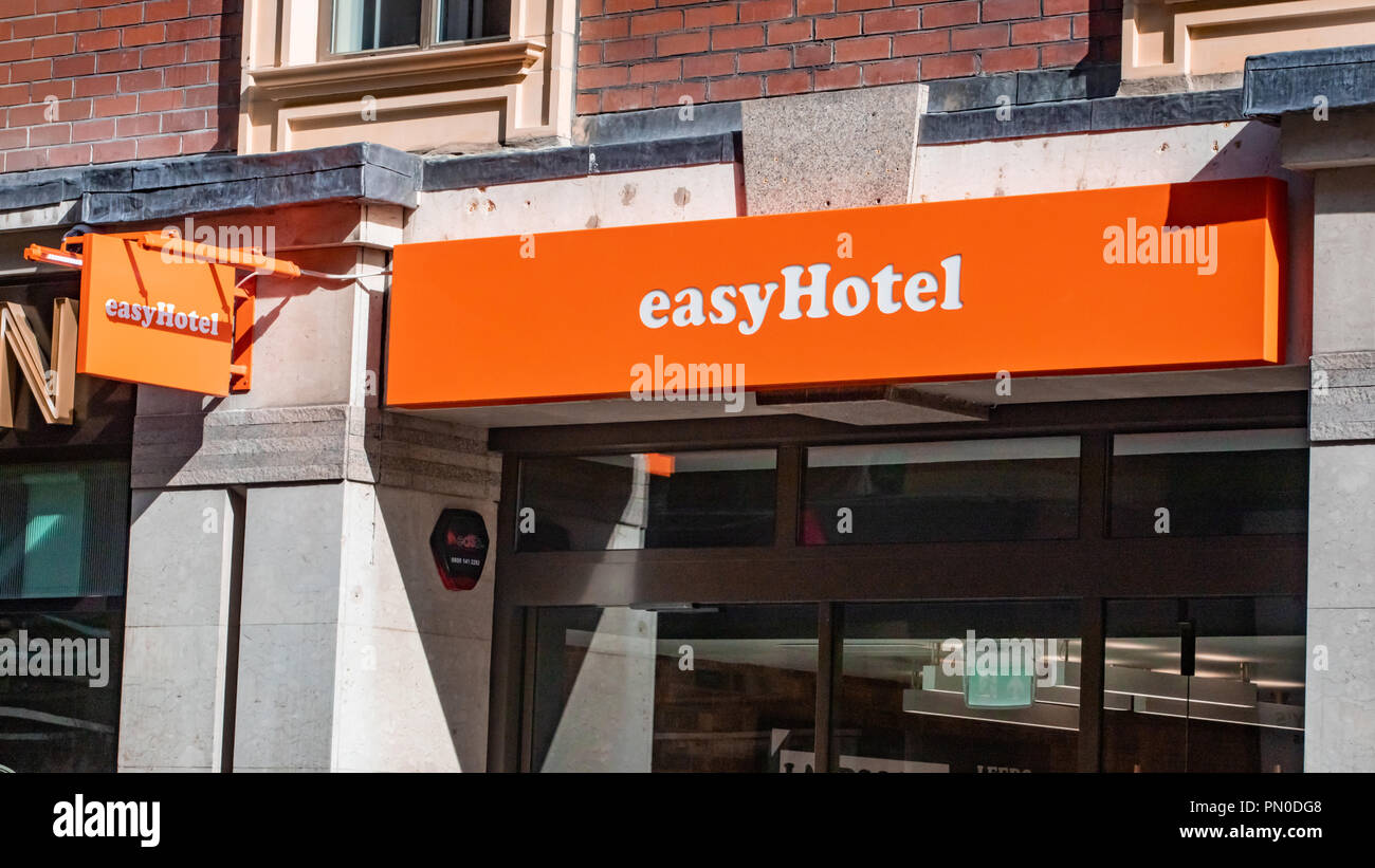 Easyhotel entrata a nuovo e semplice hotel a Leeds. Foto Stock