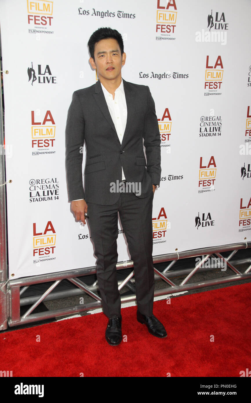 John Cho 06/11/2014 XX anniversario di Los Angeles Film Festival apertura notturna il North American Premiere di 'Snowpiercer" tenutasi presso il Regal Cinemas L.A. Live Stadium 14 a Los Angeles, CA Foto di Izumi Hasegawa / HNW / PictureLux Foto Stock