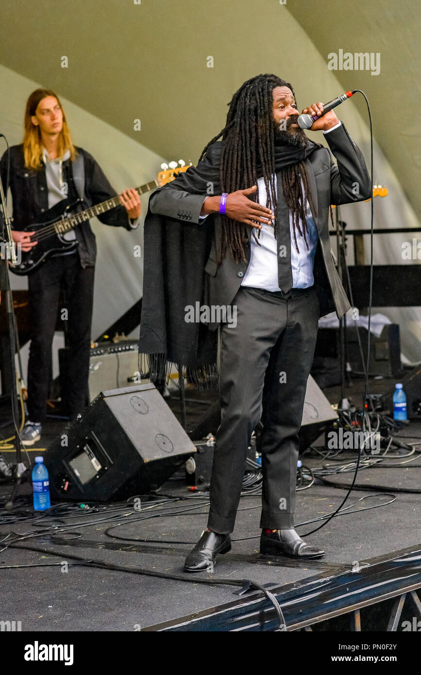 Il reverendo Sekou esegue a Edmonton Folk Music Festival di Edmonton, Alberta, Canada. Foto Stock