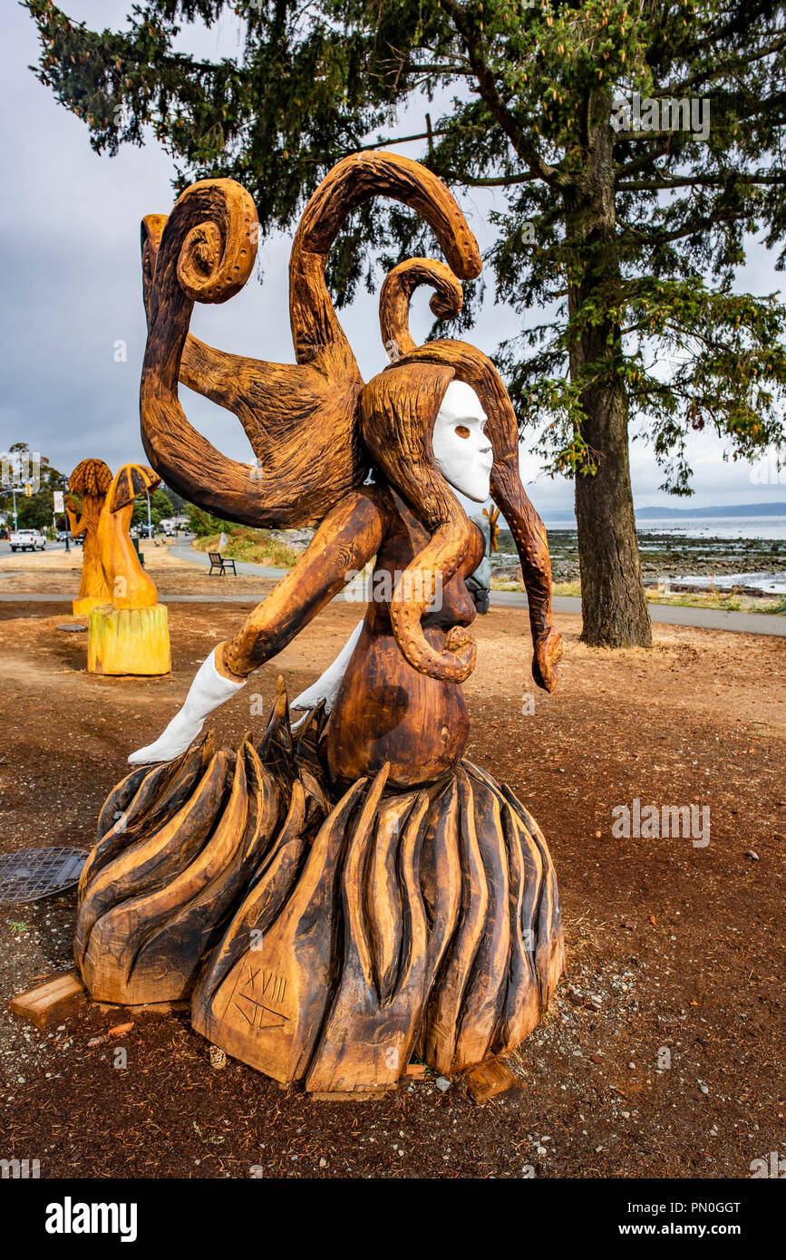 Master in Disguise intaglio del legno da Jesse Toso, trasformazioni sulla riva chainsaw carving concorrenza, Frank James Park, Willow punto, Campbell Riv Foto Stock