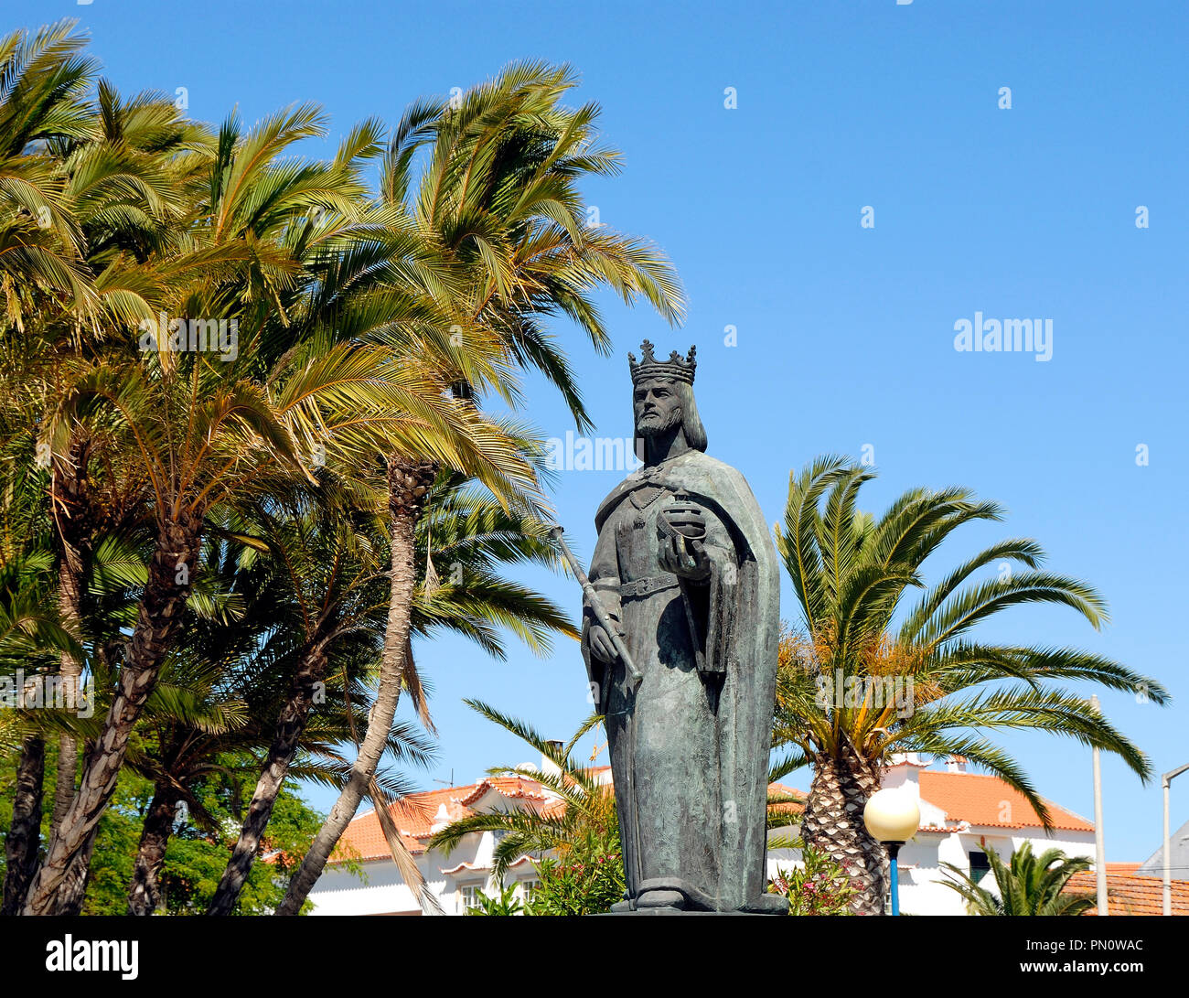 Il giardino pubblico di Alcochete con la statua del re Dom Manuel I. PORTOGALLO Foto Stock