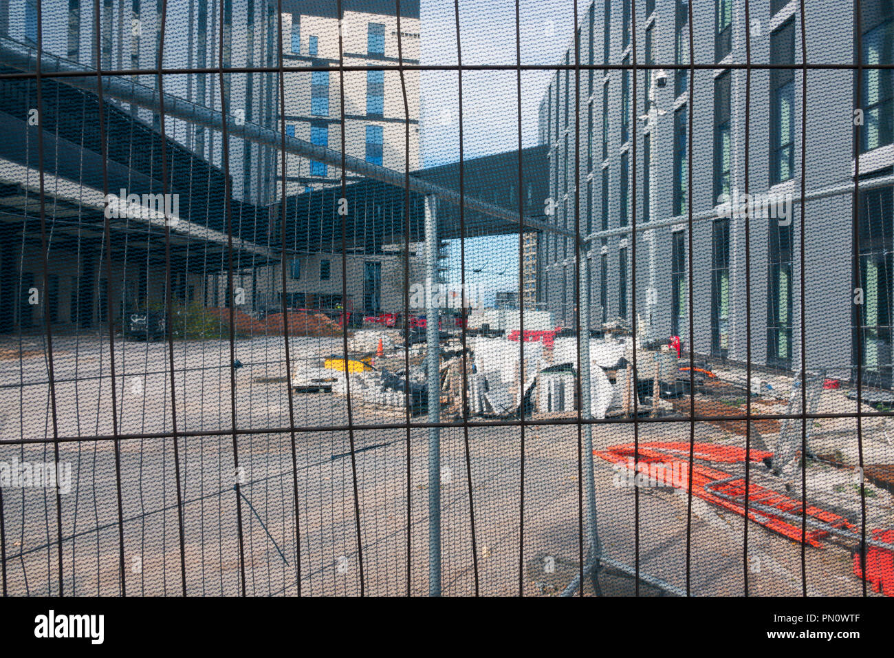 Il nuovo Royal Hospital di Liverpool incompiuta dopo il crollo di Carillion, costruita utilizzando non denuncia il rivestimento che necessita la sostituzione di un enorme costo. Foto Stock