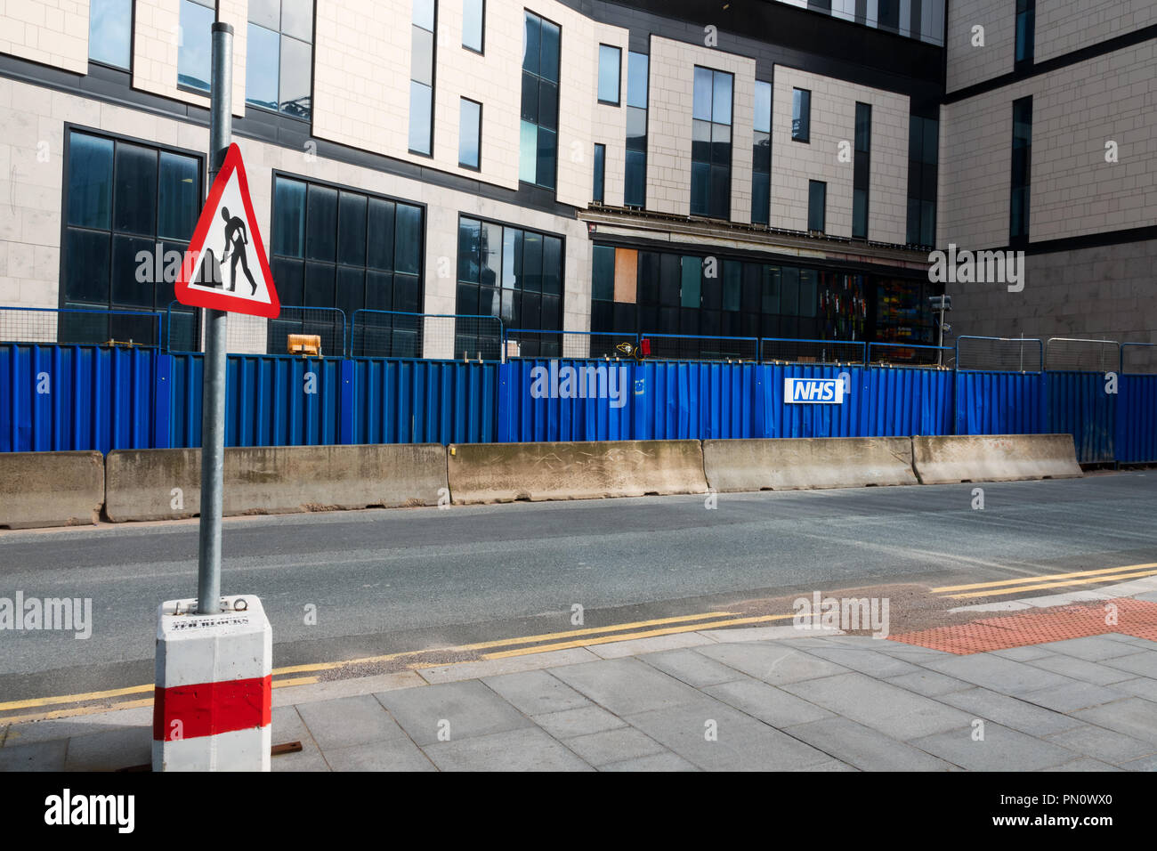 Il nuovo Royal Hospital di Liverpool incompiuta dopo il crollo di Carillion, costruita utilizzando non denuncia il rivestimento che necessita la sostituzione di un enorme costo. Foto Stock