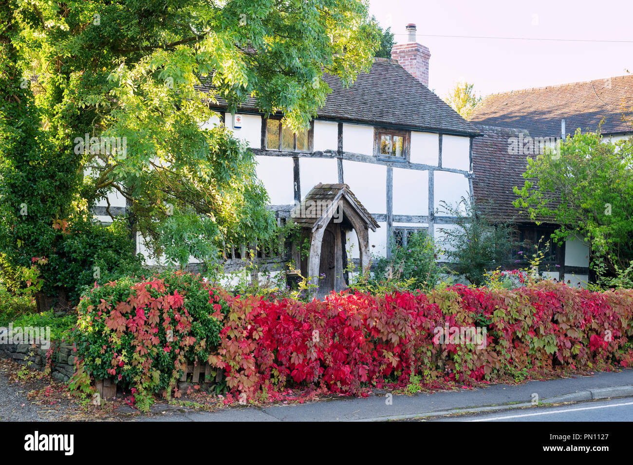 Bianco e Nero italiano la struttura di legno Cottage. Eardisland, Herefordshire, Inghilterra Foto Stock