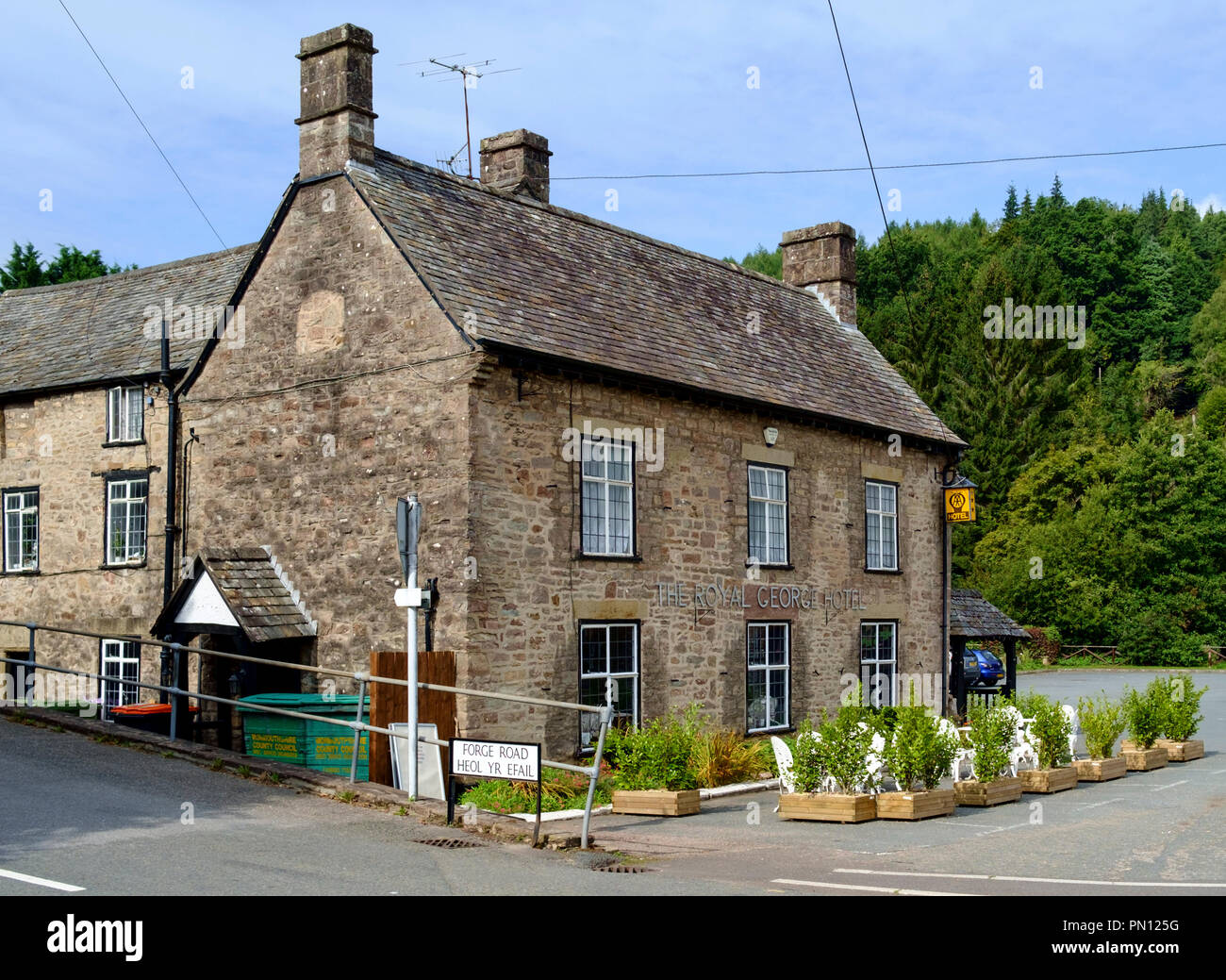 Intorno a Tintern, un villaggio riveside nella valle del Wye. Foresta di Dean Gloucestershire England Regno Unito. Il Royal George Hotel Foto Stock