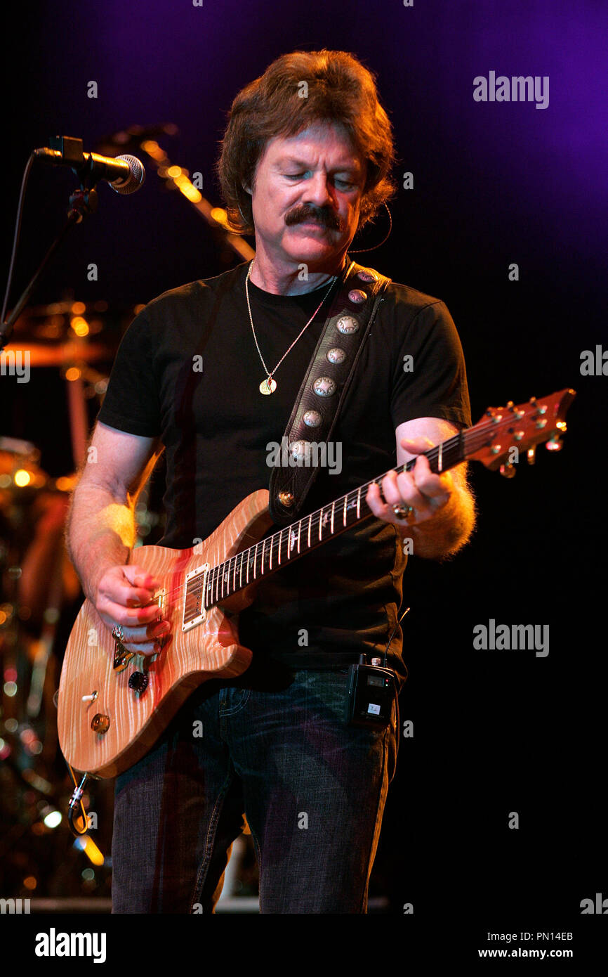 Tom Johnston con la DOOBIE BROTHERS esegue in concerto al Mizner Park anfiteatro a Boca Raton, in Florida, il 20 ottobre 2006. Foto Stock