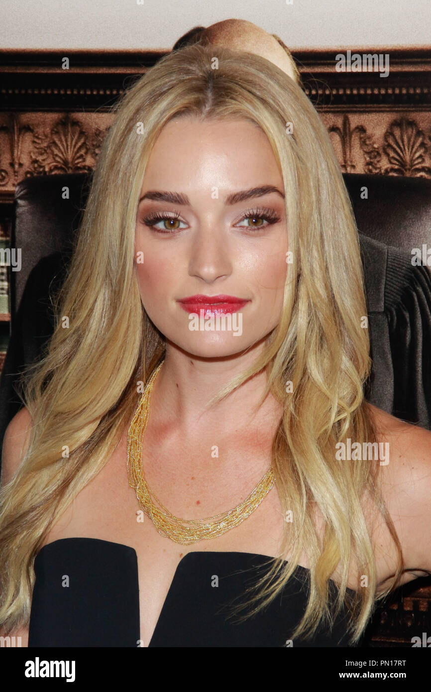 Brianne Howey al Warner Bros Foto' premiere di "giudice" tenutasi presso il Samuel Goldwyn Theater di Beverly Hills, CA, 1 ottobre 2014. Foto di Joe Martinez / PictureLux Foto Stock