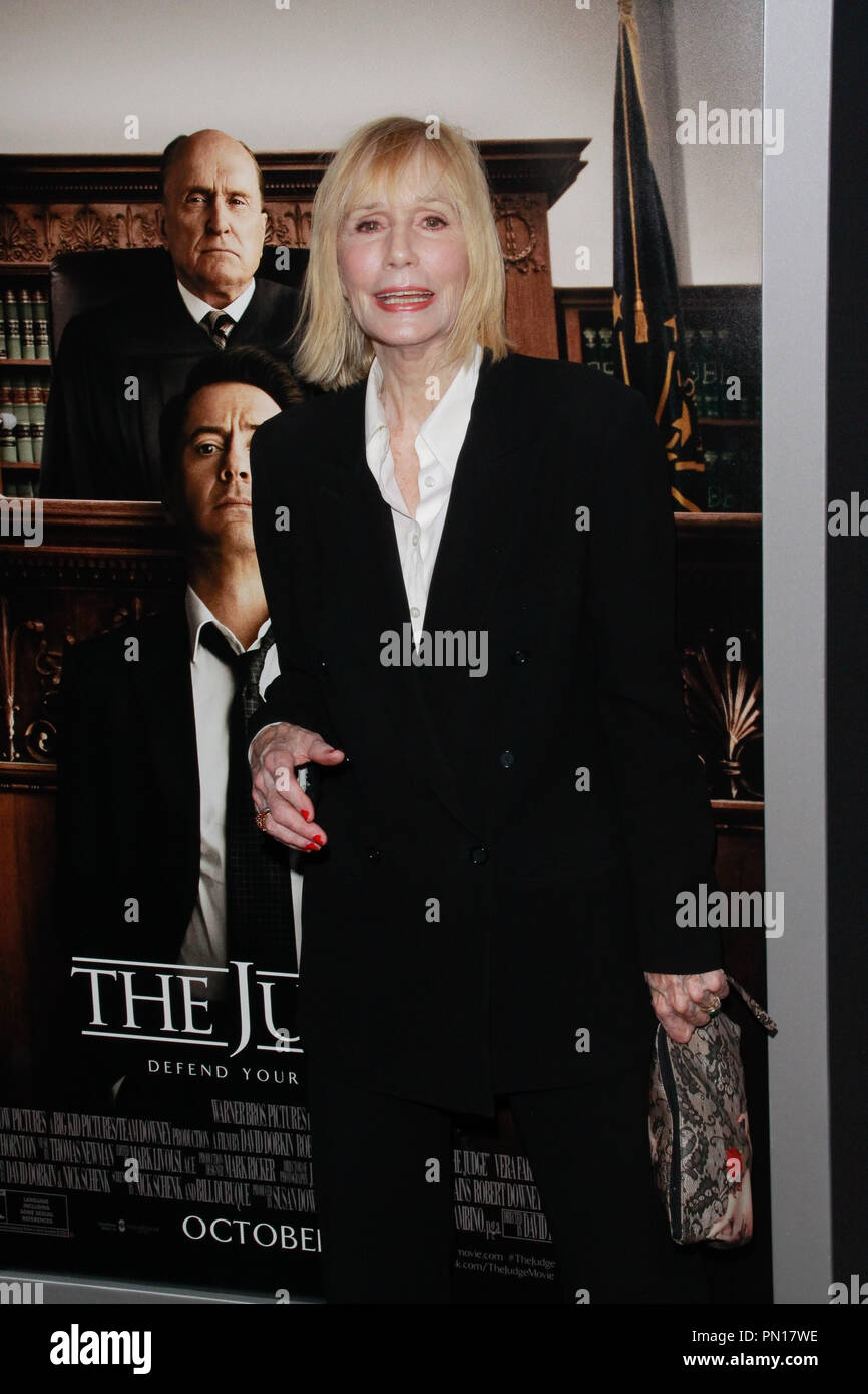 Sally Kellerman al Warner Bros Foto' premiere di "giudice" tenutasi presso il Samuel Goldwyn Theater di Beverly Hills, CA, 1 ottobre 2014. Foto di Joe Martinez / PictureLux Foto Stock
