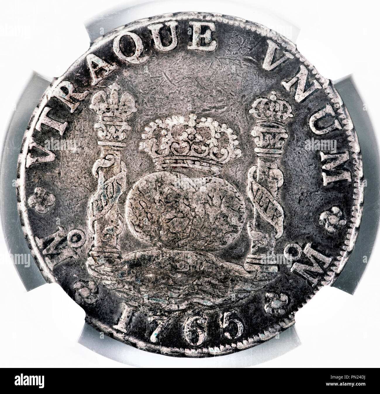 Lo spagnolo silver dollar datata 1765 volte chiamati pezzo di otto. Utilizzata dai pirati come soldi di argento. Foto Stock