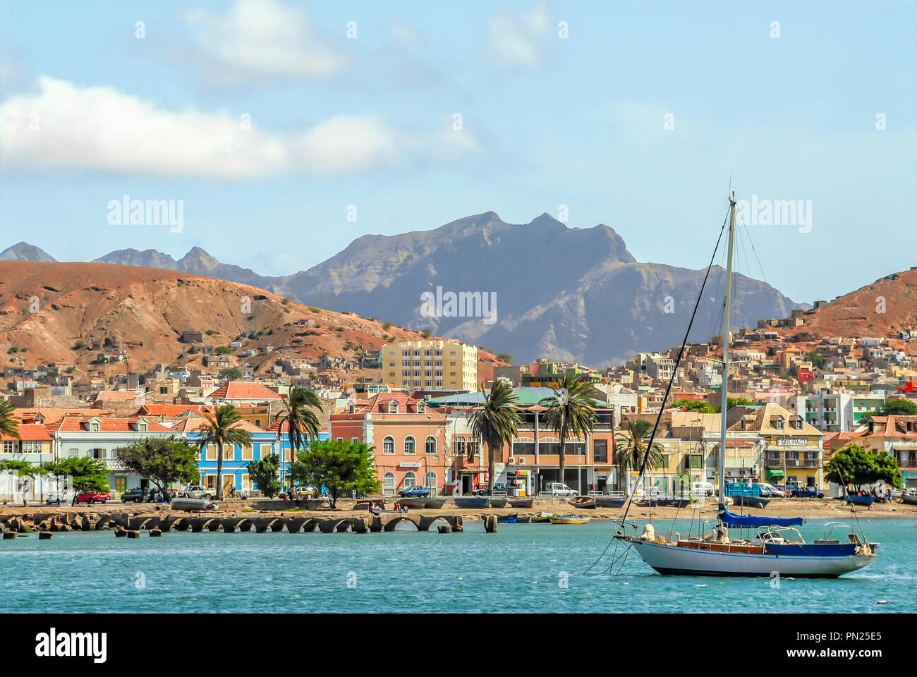 Vista su Mindelo, la città principale dell'isola di Sao Vicente, alle isole di Capo Verde Foto Stock