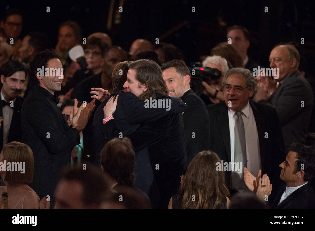 Accettando il Golden Globe per il MIGLIOR MOTION PICTURE - commedia o musical per "IL GRAND HOTEL DI BUDAPEST" è di Wes Anderson presso la 72Annuale di Golden Globe Awards presso il Beverly Hilton di Beverly Hills, CA domenica 11 gennaio, 2015. Riferimento al file # 32536 524CCR per solo uso editoriale - Tutti i diritti riservati Foto Stock