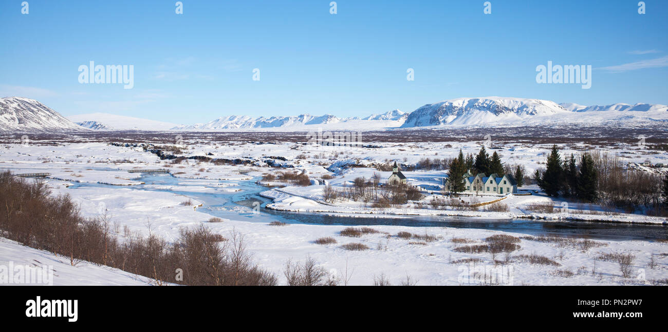 Vista dal di sopra della coperta di neve, famoso sito turistico Thingvellir National Park - Pingvellir - in Islanda Foto Stock