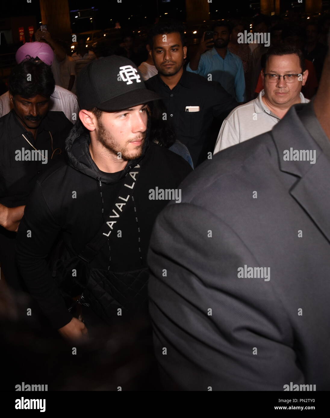 Nick Jonas arriva a Mumbai aeroporto con i suoi genitori che si preparano a lasciare l'India con: Nick Jonas, Denise Miller-Jonas, Paul Kevin Jonas, Suor quando: 20 Ago 2018 Credit: WENN Foto Stock