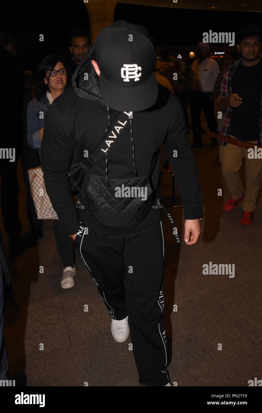 Nick Jonas arriva a Mumbai aeroporto con i suoi genitori che si preparano a lasciare l'India con: Nick Jonas, Denise Miller-Jonas, Paul Kevin Jonas, Suor quando: 20 Ago 2018 Credit: WENN Foto Stock