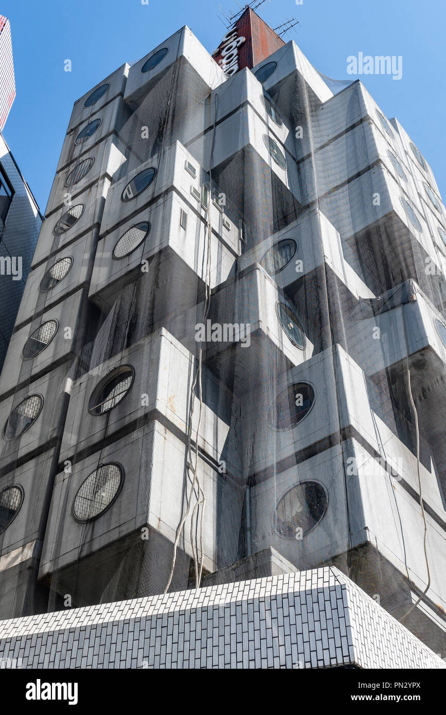 Nakagin Capsule Tower Building,Chuo-Ku,Tokyo, Giappone. Costruito nel 1972. Progettato dall architetto giapponese Kisho Kurokawa (1934 - 2007 ). Foto Stock