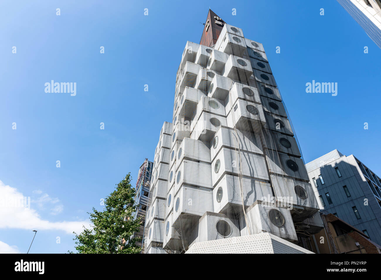Nakagin Capsule Tower Building,Chuo-Ku,Tokyo, Giappone. Costruito nel 1972. Progettato dall architetto giapponese Kisho Kurokawa (1934 - 2007 ). Foto Stock