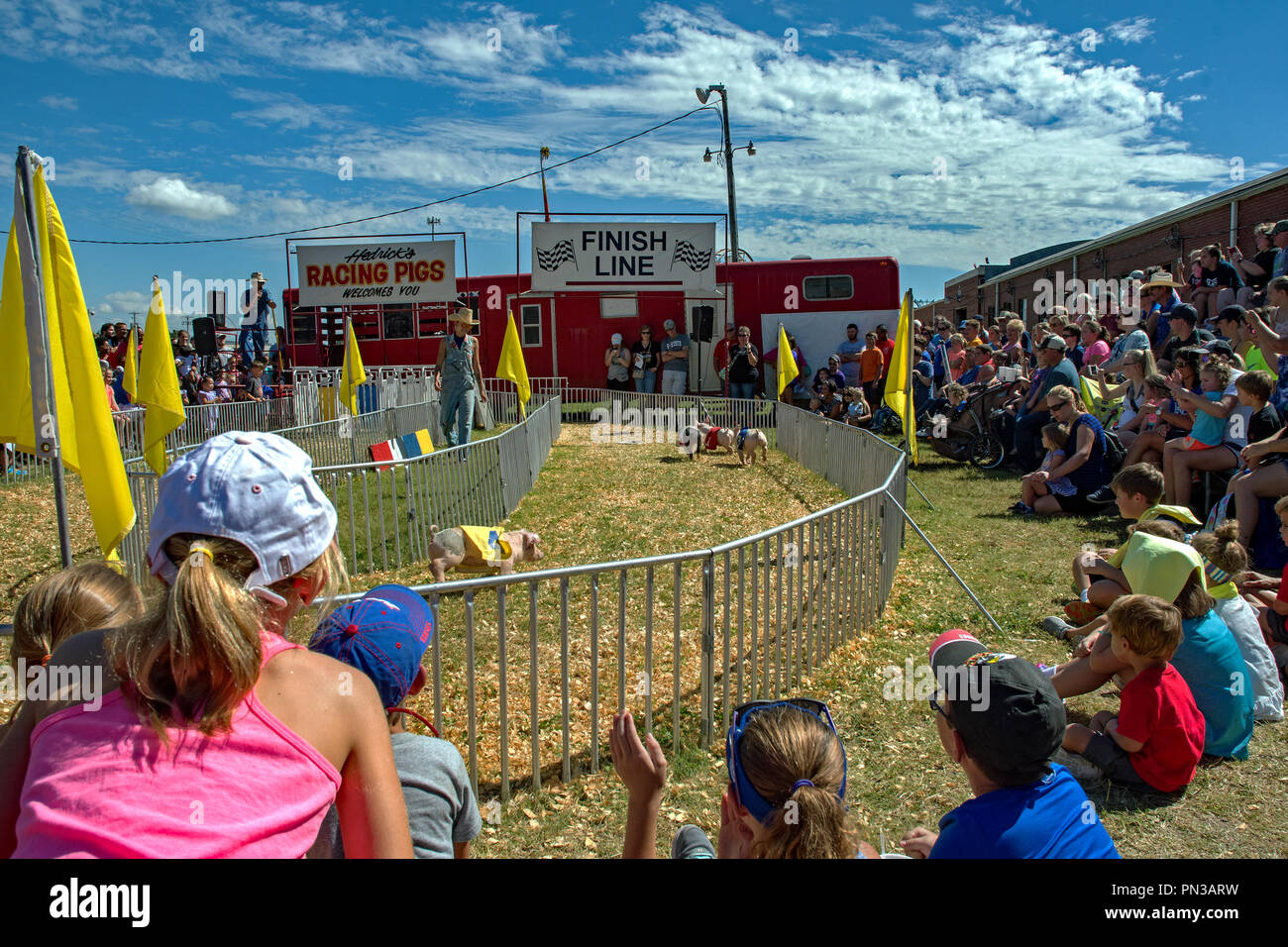 Hutchinson Kansas, Stati Uniti d'America, 15 settembre 2018 Folla guarda le gare di maiale si tiene ogni anno presso la Fiera di stato. Foto Stock