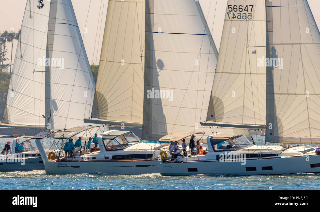 Tre Beneteau barche a vela che si muove in una formazione di nizza Foto Stock