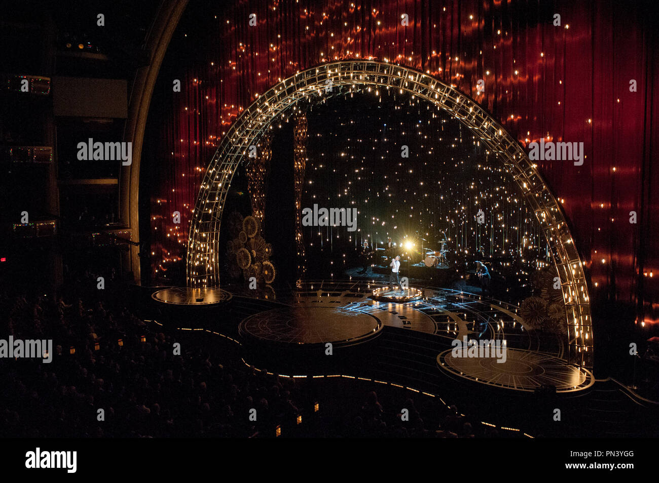 Adam Levine eseguendo al live ABC teletrasmesso del 87th Oscar® al Dolby® Theatre di Hollywood, CA domenica 22 febbraio, 2015. Riferimento al file # 32567 013THA per solo uso editoriale - Tutti i diritti riservati Foto Stock