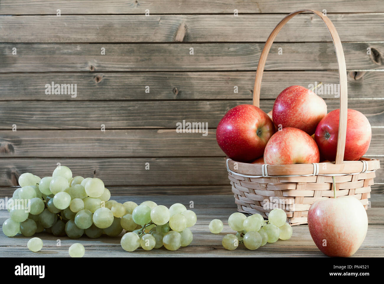 La raccolta autunnale vicino la cornice colorata o banner Foto Stock
