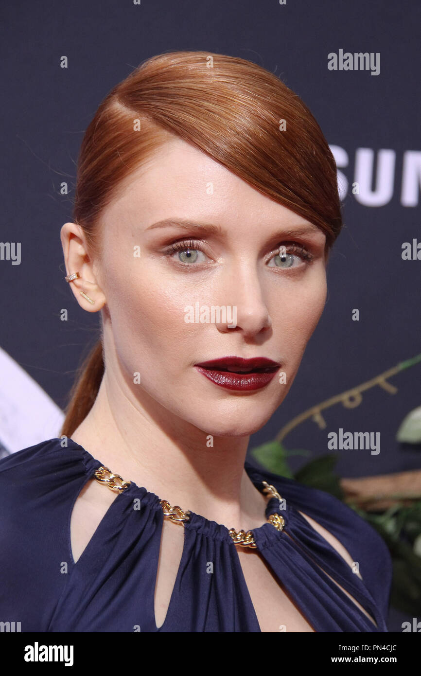 Bryce Dallas Howard 06/09/2015 "mondo giurassico' Premiere tenutosi presso il Teatro Dolby e TCL Chinese Theatre IMAX in Hollywood, CA Foto di Kazuki Hirata / HNW / PictureLux Foto Stock