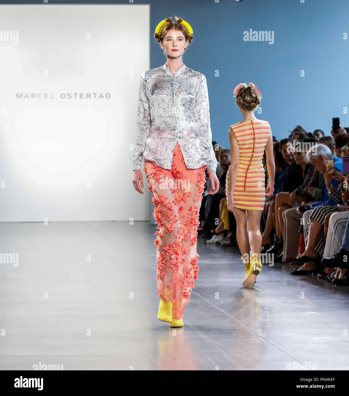 New York, NY, Stati Uniti d'America - 12 Settembre 2018: un modello passeggiate sulla pista di presentare Marcel Ostertag Primavera/Estate 2019 collezione durante la settimana della moda di New York a Foto Stock