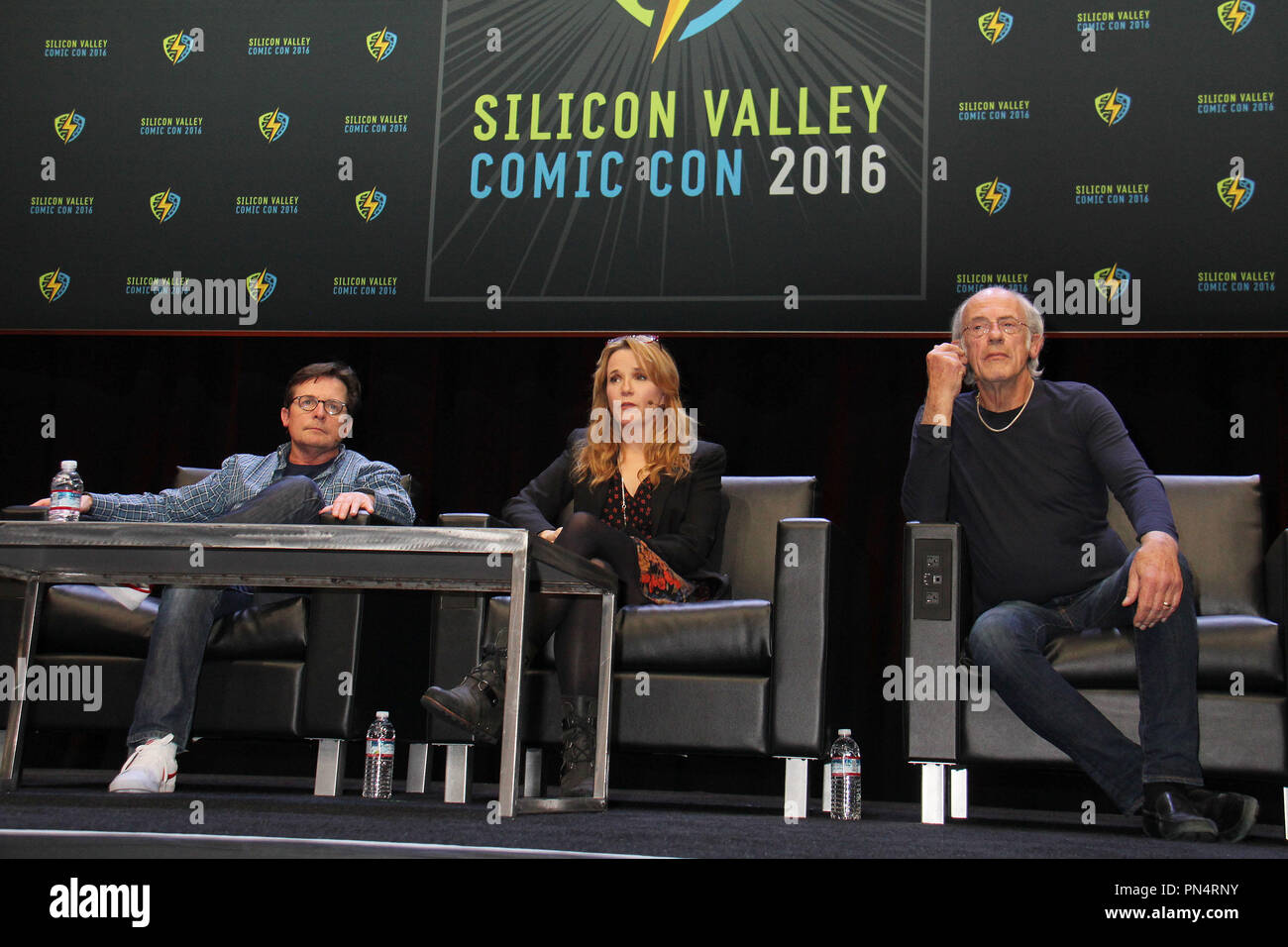 Michael J. Fox, Lea Thompson, Christopher Lloyd 03/19/2016 Silicon Valley Comic Con 2016 tenutasi presso la San Jose Convention Center di San Jose, CA Foto di Kazuki Hirata / HNW / PictureLux Foto Stock