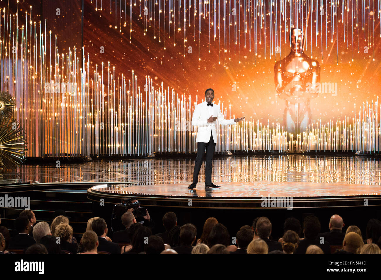 Oscar® host Chris Rock sul palco del 88th Oscar® al Dolby® Theatre di Hollywood, CA domenica 28 febbraio, 2016. Riferimento al file # 32854 470 THA per solo uso editoriale - Tutti i diritti riservati Foto Stock