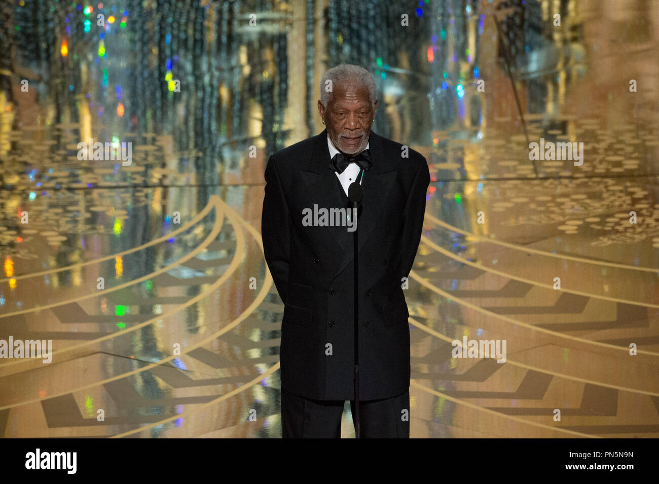 Il presentatore Morgan Freeman sul palco durante il live ABC teletrasmesso del 88th Oscar® al Dolby® Theatre di Hollywood, CA domenica 28 febbraio, 2016. Riferimento al file # 32854 665THA per solo uso editoriale - Tutti i diritti riservati Foto Stock
