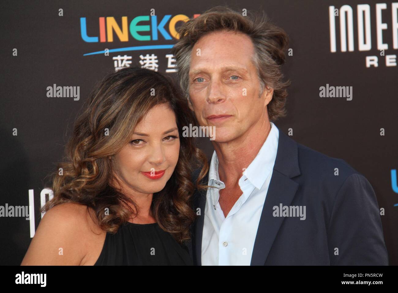 Kymberly Kalil, William Fichtner 06/20/2016 Il tappeto rosso lo screening di 'Giorno Di Indipendenza: risorgere" tenutosi presso la leva TCL Teatro Cinese a Hollywood, CA Foto di Izumi Hasegawa / HNW / PictureLux Foto Stock