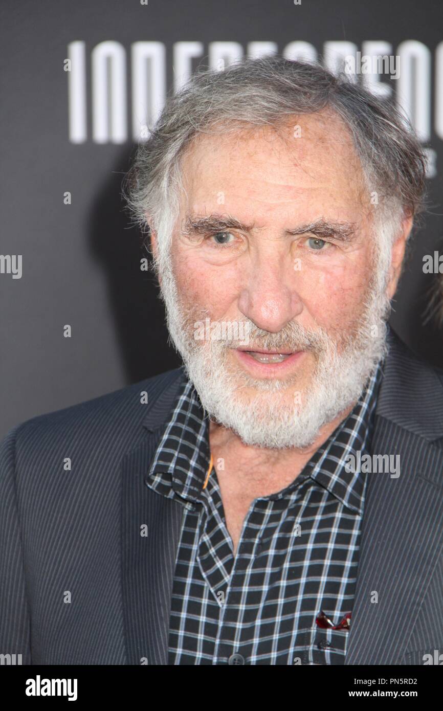 Judd Hirsch 06/20/2016 Il tappeto rosso lo screening di 'Giorno Di Indipendenza: risorgere" tenutosi presso la leva TCL Teatro Cinese a Hollywood, CA Foto di Izumi Hasegawa / HNW / PictureLux Foto Stock