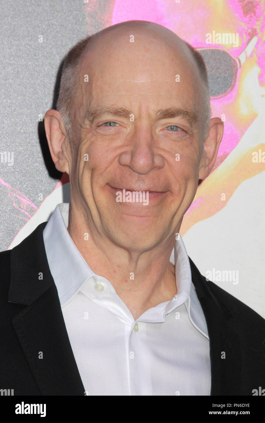 JK Simmons 08/15/2016 "Guerra dei cani Premiere tenutasi presso la leva TCL Teatro Cinese a Hollywood, CA Foto di Hiroto Takarada / HNW / PictureLux Foto Stock