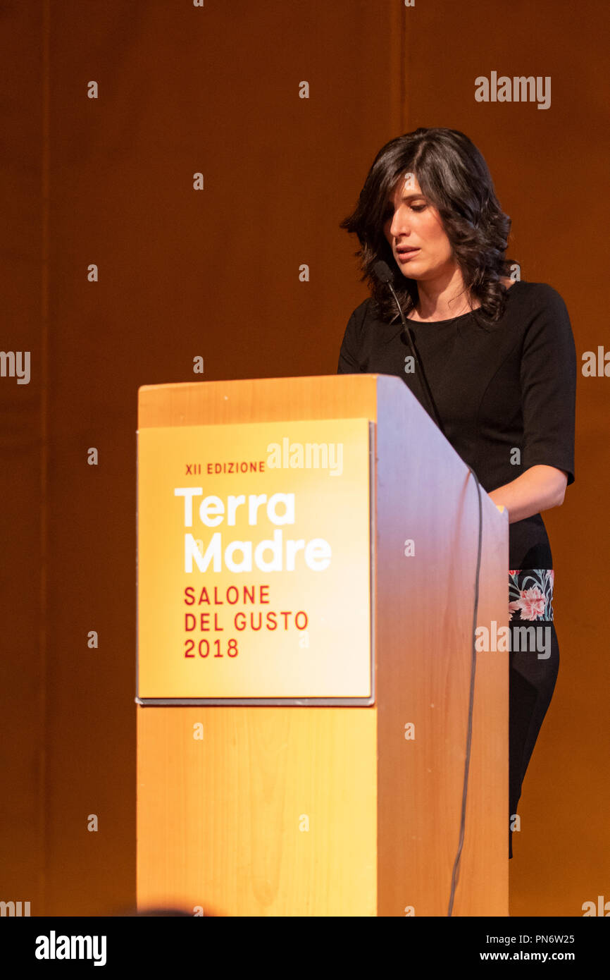 Torino, Italia. Xx Settembre 2018. ItalyPiedmont Torino - Terra Madre il Salone del Gusto 20Settembre 2018 - inaugurazione ufficiale e apertura al pubblico - il sindaco di Torino Chiara Appendino Credito: Davvero Facile Star/Alamy Live News Foto Stock