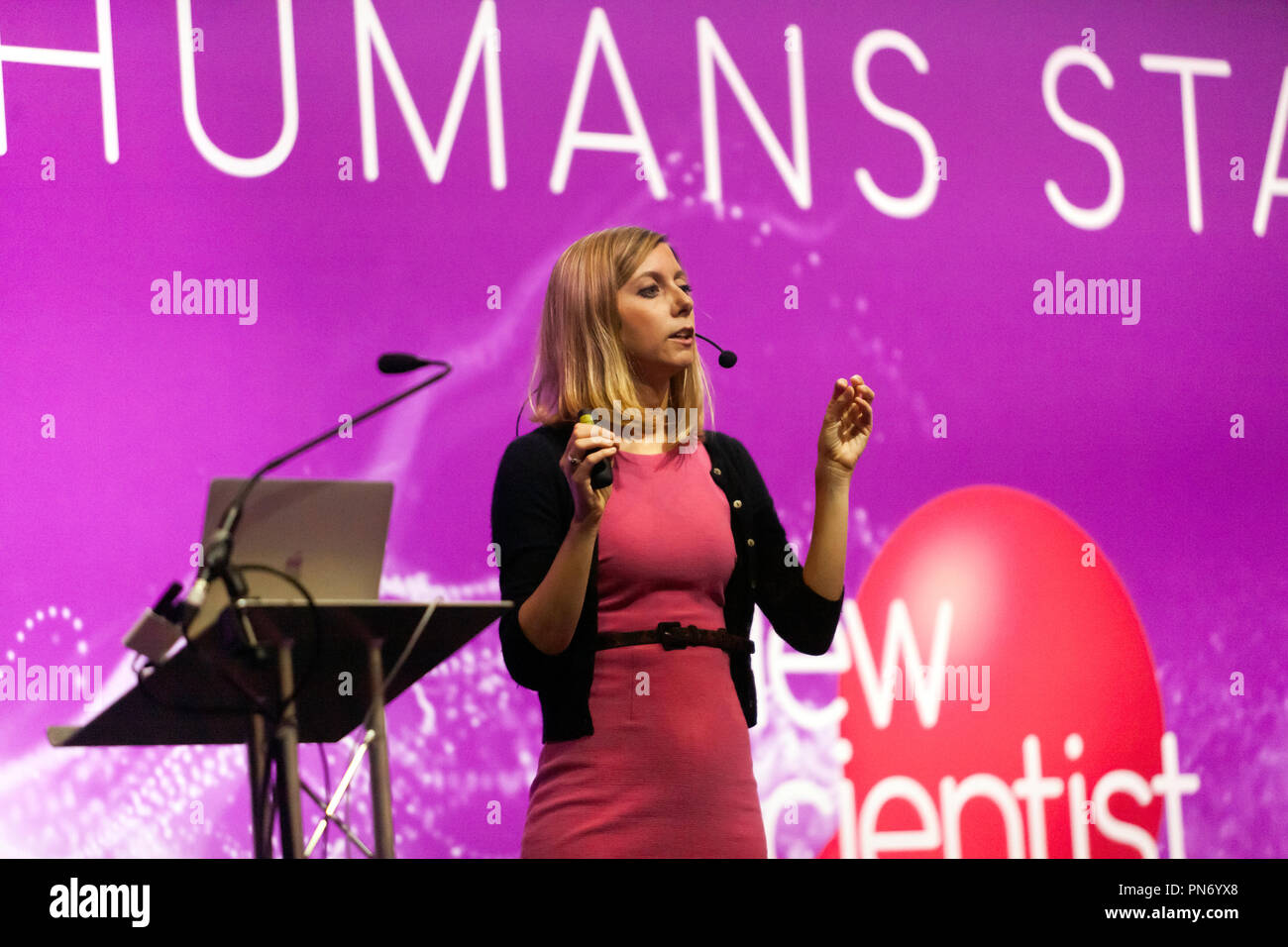 Flavia Mancini presentando un discorso intitolato "Prevenire e superare il dolore cronico', sull'uomo stadio, a New Scientist Live 2018 Foto Stock